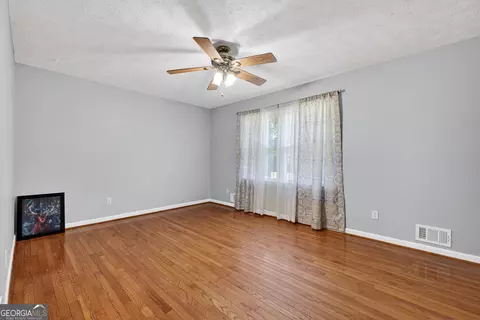 Living - 35 Ann Ct, Mcdonough, GA 30253 photo 2 of 4