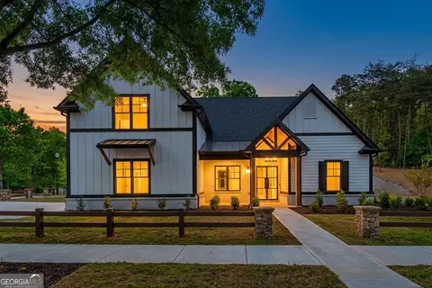 6004 Hemingway Ln, Gainesville, GA 30506