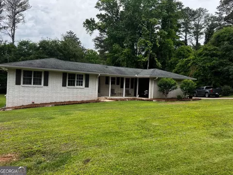 95 Fairlawn Dr, Carrollton, GA 30117