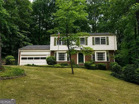 92 Brandon Ridge Dr, Sandy Springs, GA 30328