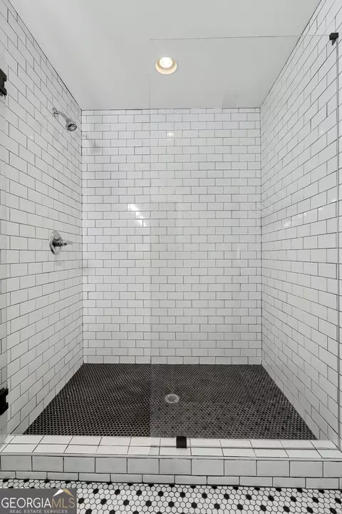 Bath - 257 Boulevard, Monroe, GA 30655 photo 2 of 6