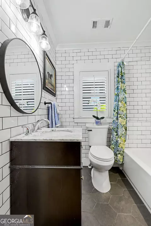 Bath - 257 Boulevard, Monroe, GA 30655 photo 5 of 6