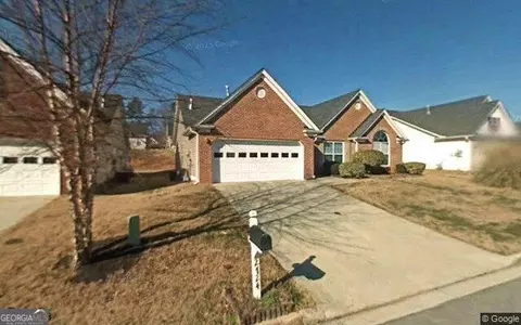 2724 Hillvale Cove Dr, Lithonia, GA 30058
