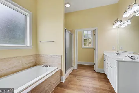 Bath - 3126 Alhambra Cir, Hampton, GA 30228 photo 2 of 7