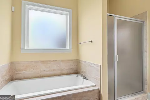 Bath - 3126 Alhambra Cir, Hampton, GA 30228 photo 3 of 7