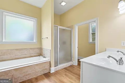 Bath - 3126 Alhambra Cir, Hampton, GA 30228 photo 1 of 7