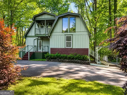 327 Lewis Cir, Commerce, GA 30529