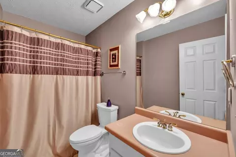 Bath - 65 Pointe View Ct, Jackson, GA 30233 photo 4 of 4