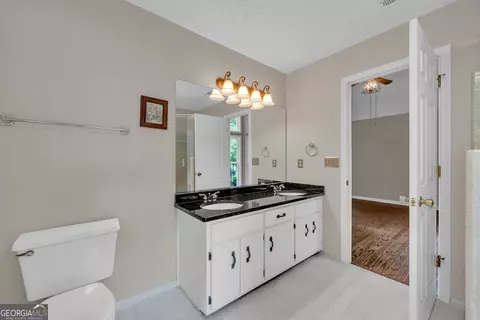 Bath - 65 Pointe View Ct, Jackson, GA 30233 photo 3 of 4