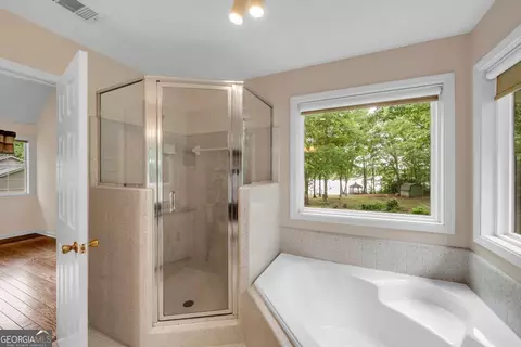 Bath - 65 Pointe View Ct, Jackson, GA 30233 photo 2 of 4