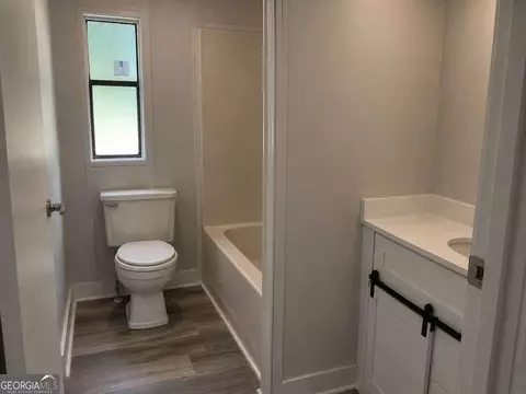 Bath - 400 Kellogg Dr, Colbert, GA 30628 photo 2 of 3