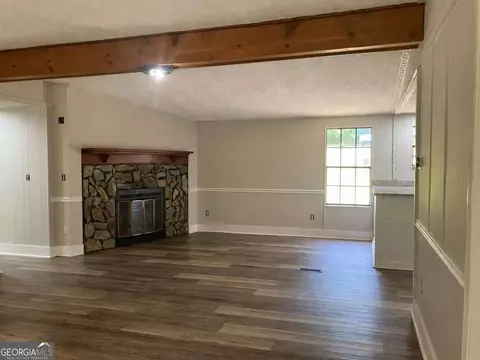 Living - 400 Kellogg Dr, Colbert, GA 30628 photo 1 of 7