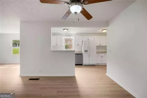 Living - 119 Hunt Dr NE, Calhoun, GA 30701 photo 8 of 8