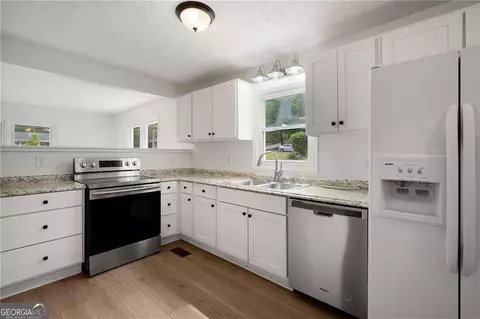 Kitchen - 119 Hunt Dr NE, Calhoun, GA 30701 photo 1 of 3