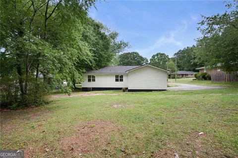 Exterior - 119 Hunt Dr NE, Calhoun, GA 30701 photo 1 of 2