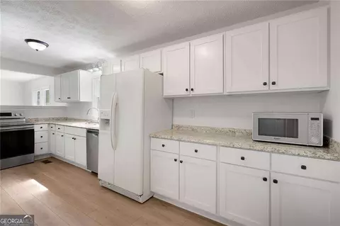Kitchen - 119 Hunt Dr NE, Calhoun, GA 30701 photo 3 of 3