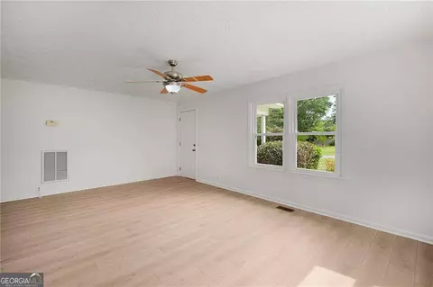 Living - 119 Hunt Dr NE, Calhoun, GA 30701 photo 3 of 8