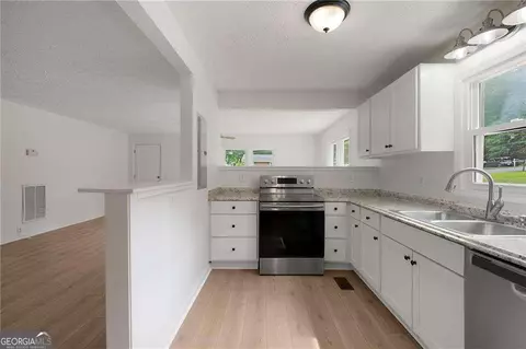 Kitchen - 119 Hunt Dr NE, Calhoun, GA 30701 photo 2 of 3