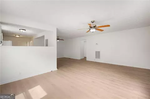 Living - 119 Hunt Dr NE, Calhoun, GA 30701 photo 4 of 8