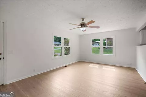 Living - 119 Hunt Dr NE, Calhoun, GA 30701 photo 5 of 8