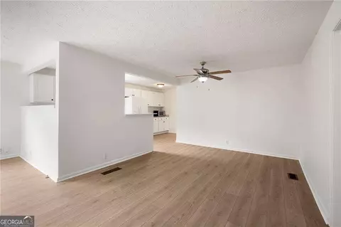 Living - 119 Hunt Dr NE, Calhoun, GA 30701 photo 6 of 8