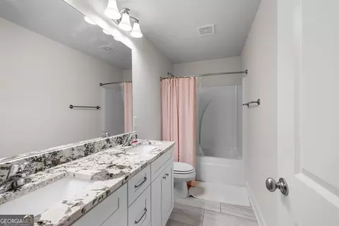 Bath - 338 Lana Ln, Lagrange, GA 30241 photo 4 of 5