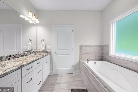 Bath - 338 Lana Ln, Lagrange, GA 30241 photo 2 of 5