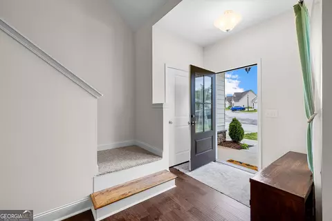 Entry Way - 338 Lana Ln, Lagrange, GA 30241 photo 2 of 4