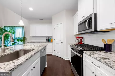 Kitchen - 338 Lana Ln, Lagrange, GA 30241 photo 4 of 4