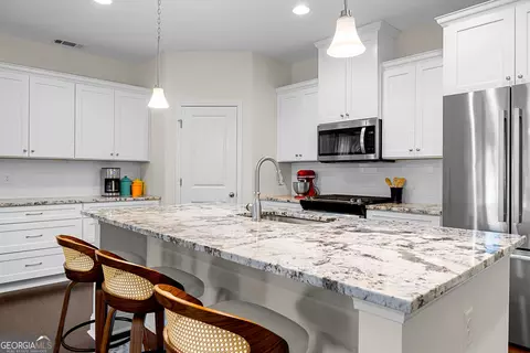 Kitchen - 338 Lana Ln, Lagrange, GA 30241 photo 3 of 4