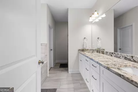 Entry Way - 338 Lana Ln, Lagrange, GA 30241 photo 4 of 4