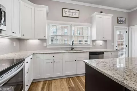 Kitchen - 2155 Rail Yard Ave, Grayson, GA 30017 photo 2 of 7