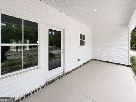 Exterior - 375 Canoochee Dr, Claxton, GA 30417 photo 4 of 5