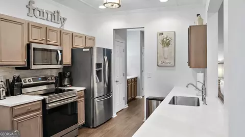 Kitchen - 375 Fairpointe Pl, Suwanee, GA 30024 photo 2 of 2