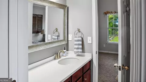 Bath - 375 Fairpointe Pl, Suwanee, GA 30024 photo 2 of 4