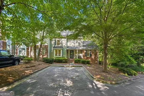 301 River Glen Dr, Roswell, GA 30075