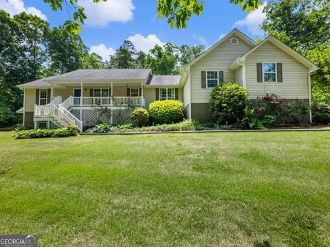 376 Thornwood Cir, Mount Airy, GA 30563