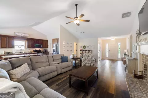 Entry Way - 802 Brandon Dr, Winder, GA 30680 photo 4 of 6