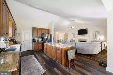 Kitchen - 802 Brandon Dr, Winder, GA 30680 photo 3 of 4