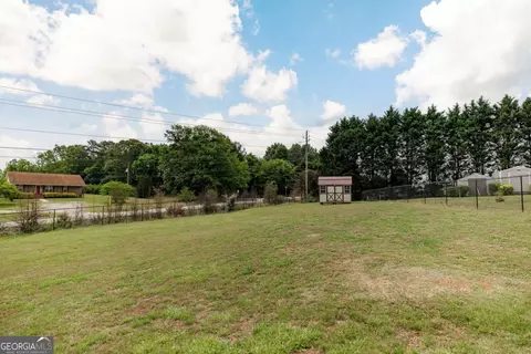 Exterior - 802 Brandon Dr, Winder, GA 30680 photo 6 of 8