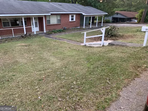 201 Davis Dr, Centerville, GA 31028