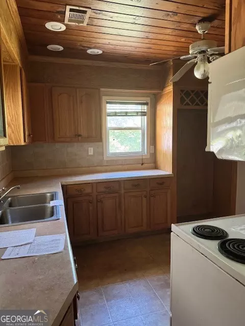 Kitchen - 201 Davis Dr, Centerville, GA 31028 photo 1 of 1