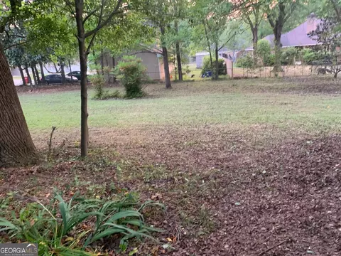 Exterior - 201 Davis Dr, Centerville, GA 31028 photo 3 of 4