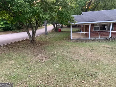 Exterior - 201 Davis Dr, Centerville, GA 31028 photo 2 of 4