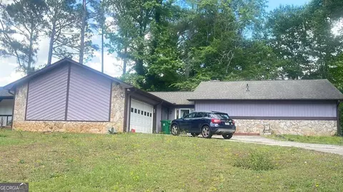 5025 Stoney Point Cir, Stone Mountain, GA 30088