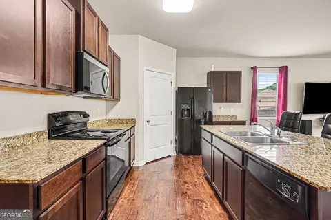 Kitchen - 1989 Osprey Dr, Hampton, GA 30228 photo 1 of 3