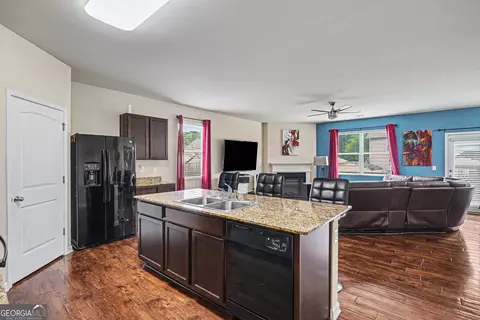 Kitchen - 1989 Osprey Dr, Hampton, GA 30228 photo 2 of 3