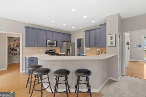 Kitchen - 243 Ribbon Leaf Vw, Suwanee, GA 30024 photo 5 of 8