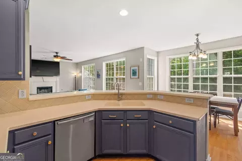 Kitchen - 243 Ribbon Leaf Vw, Suwanee, GA 30024 photo 2 of 8