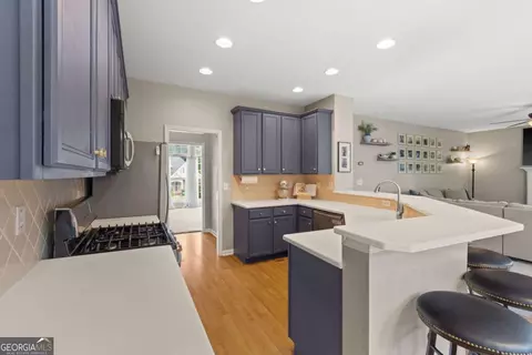 Kitchen - 243 Ribbon Leaf Vw, Suwanee, GA 30024 photo 4 of 8